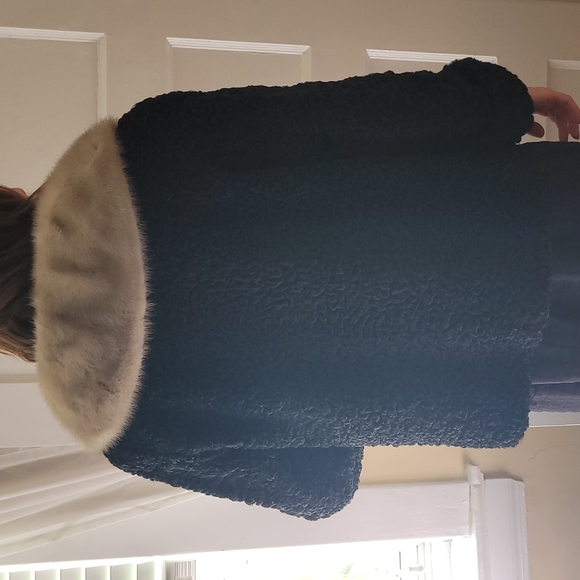 Eaton's persian lamb coat , with mink collar - Picture 13 of 13
